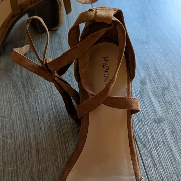 Sandals - Picture 3 of 4